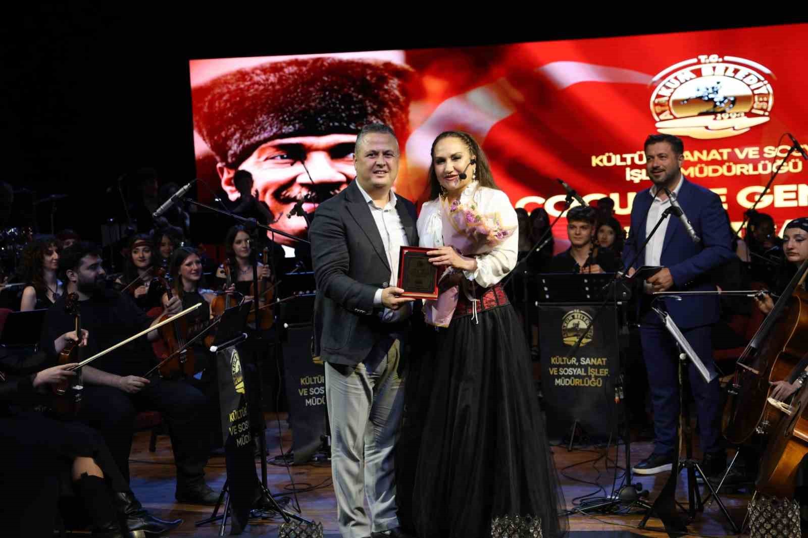 Atakum&rsquo;da &Ccedil;ocuk ve Gen&ccedil;lik Orkestrası, Ata Sahne&rsquo;de ilk konserini verdi