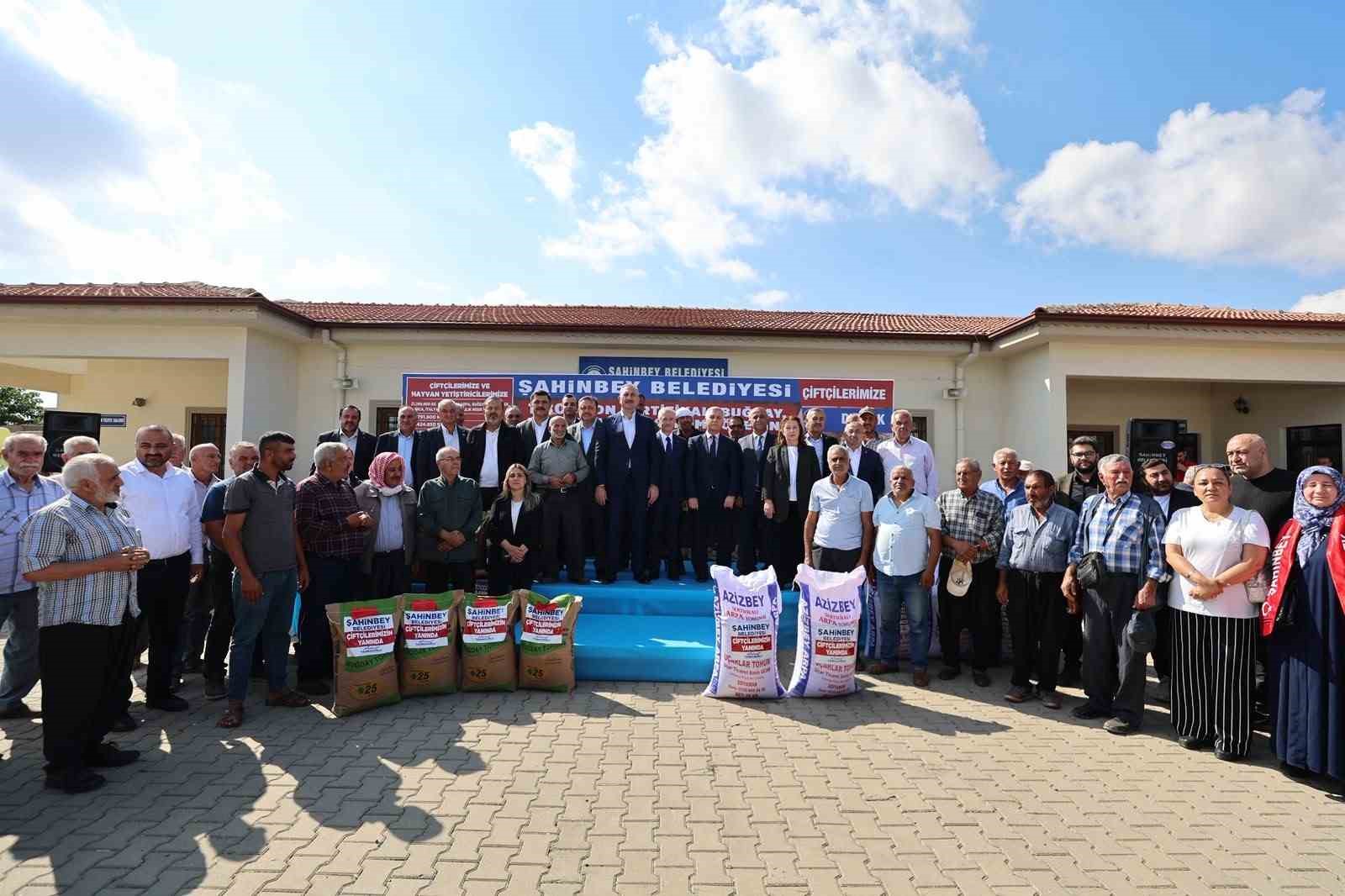 Şahinbey Belediyesi&rsquo;nden &ccedil;ift&ccedil;ilere bin 800 ton tohum desteği