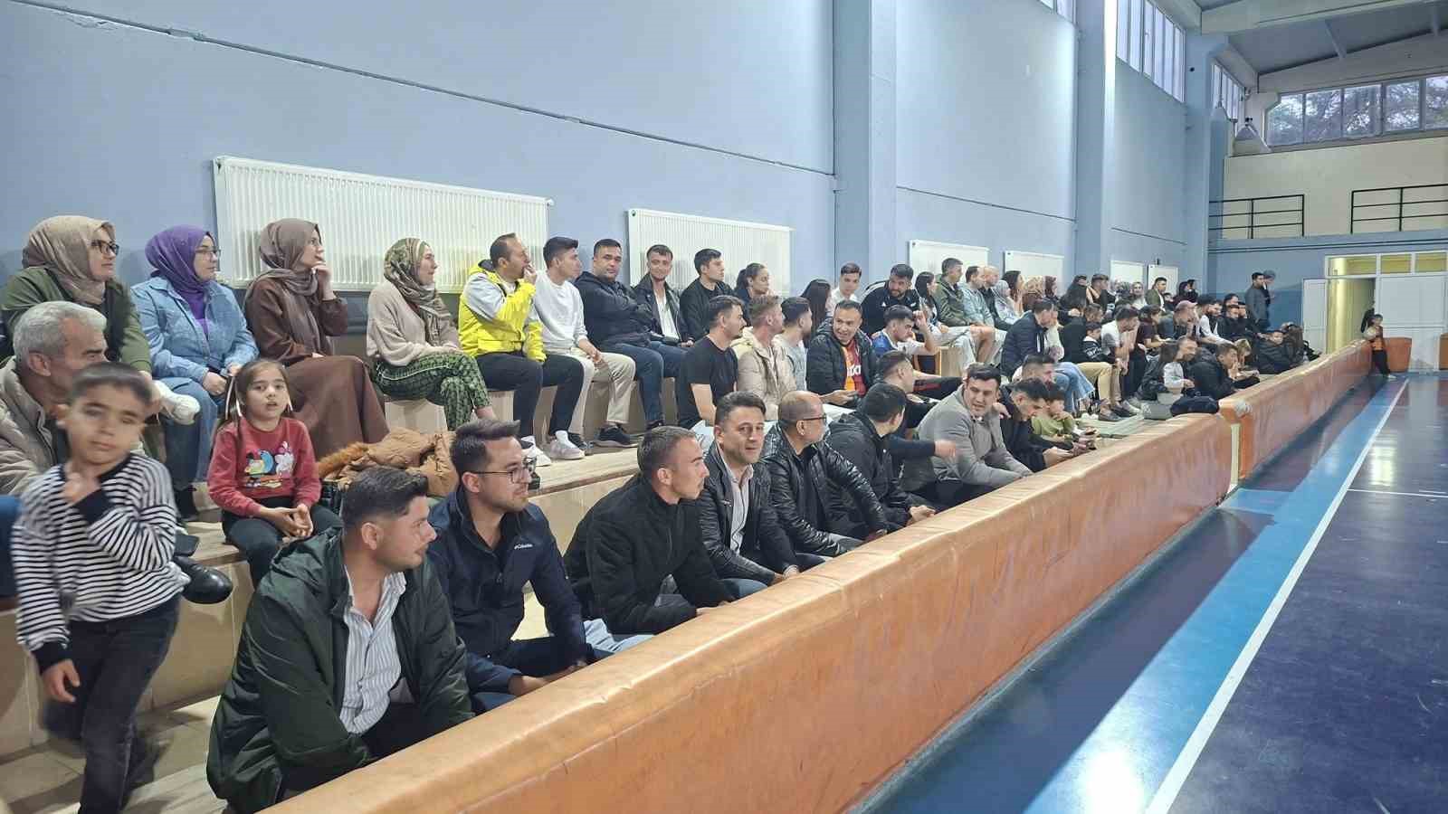 Hisarcık&rsquo;ta kurumlararası voleybol turnuvasında Devlet Hastanesi şampiyon oldu