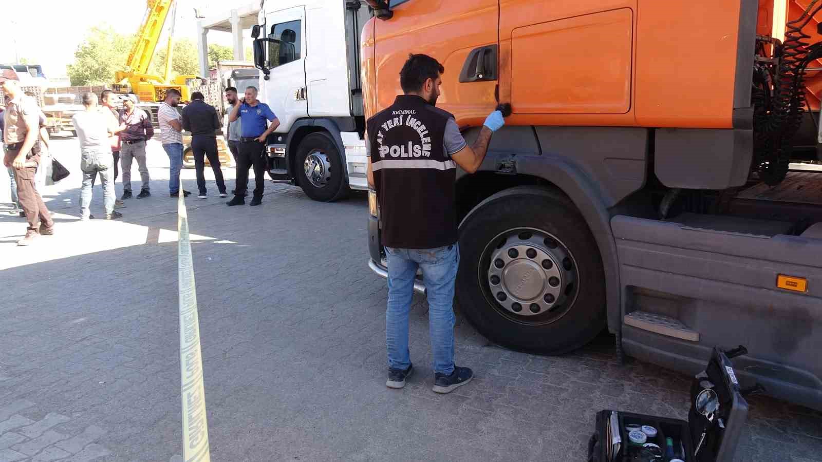 Husumetlisinin üzerine tır sürdüğü şahıs ağır yaralandı