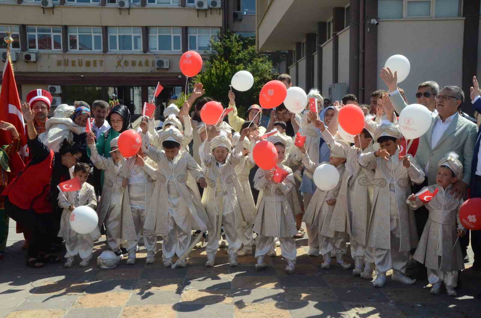 Sinop’ta 25 çocuk için sünnet şöleni