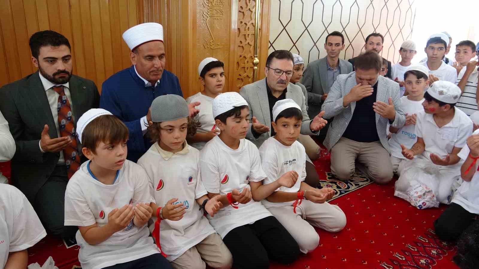 Erzurum’da yüzlerce öğrenci cami buluşmasında bir araya geldi