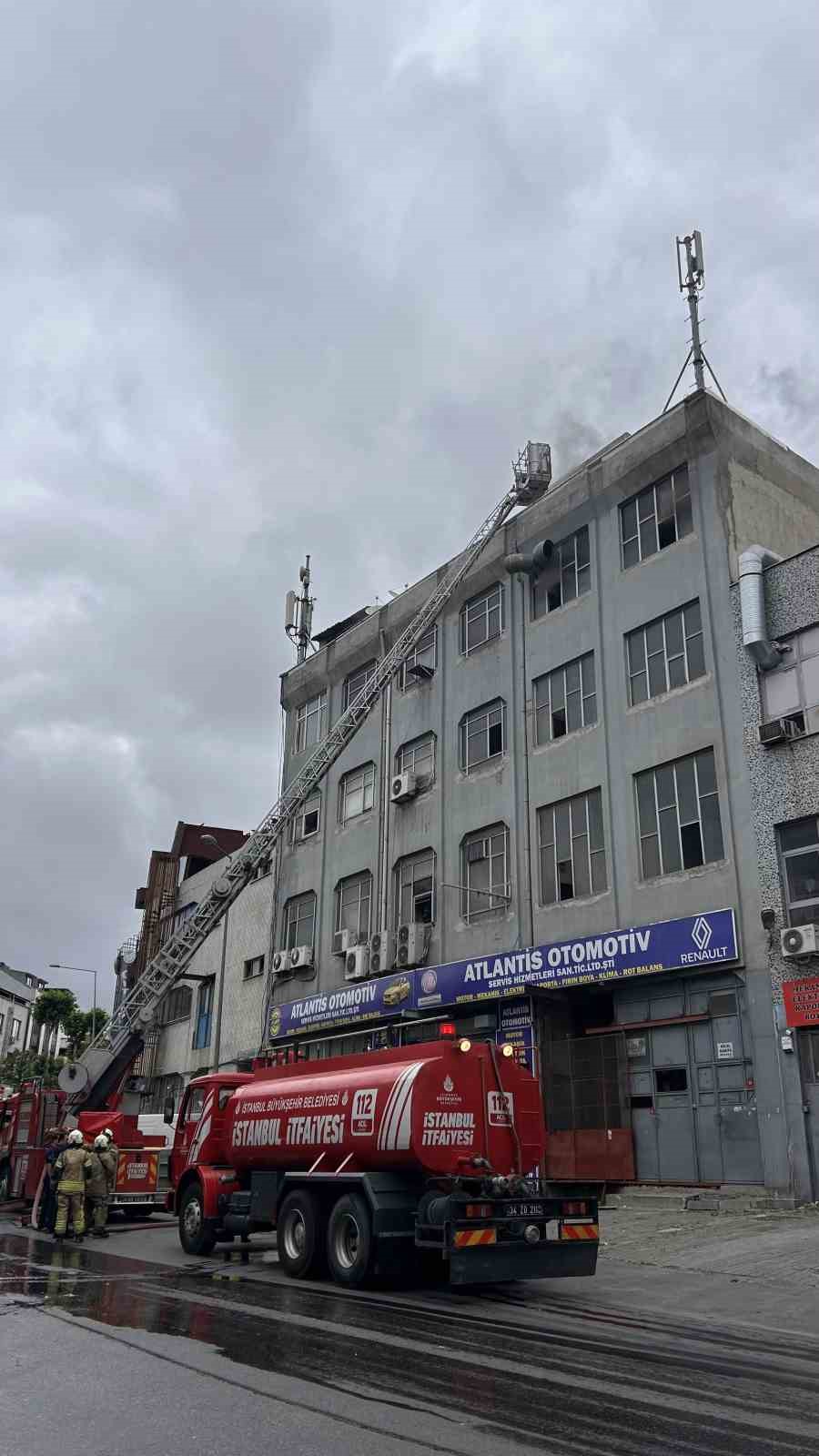 Bayrampaşa’da plastik eşya üretim atölyesinde yangın paniği
