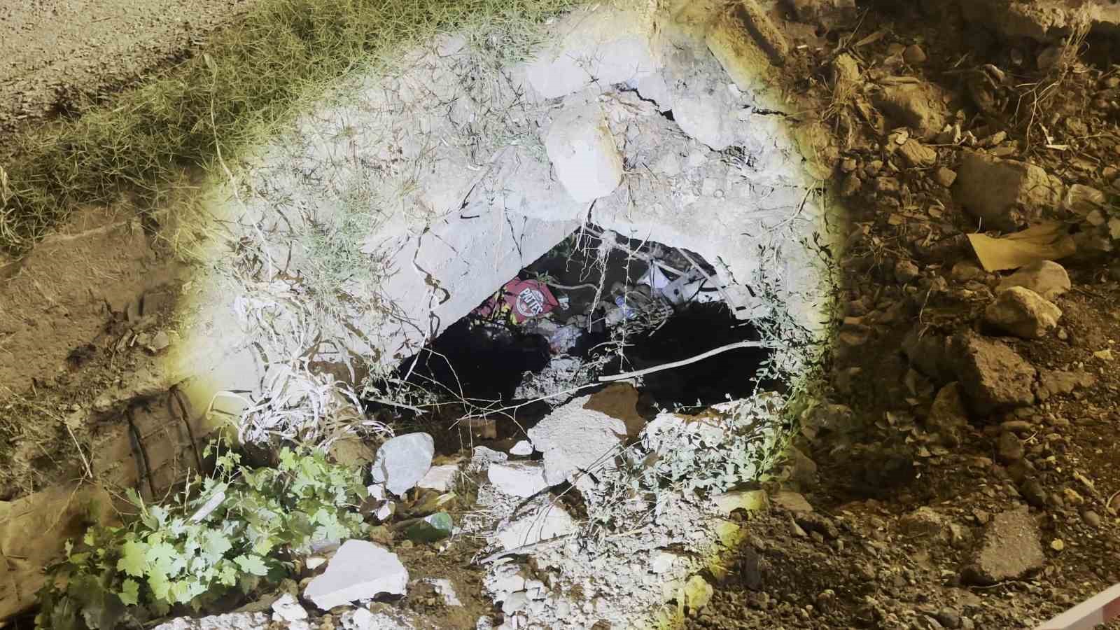 Çocuğun 3 metrelik kuyuya düştüğü korku dolu anlar kamerada