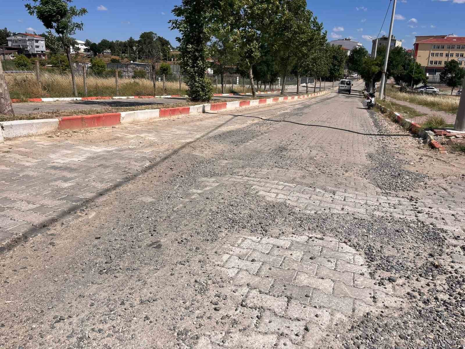 Hayrabolu’da bakımsız hastane yolu vatandaşları mağdur ediyor