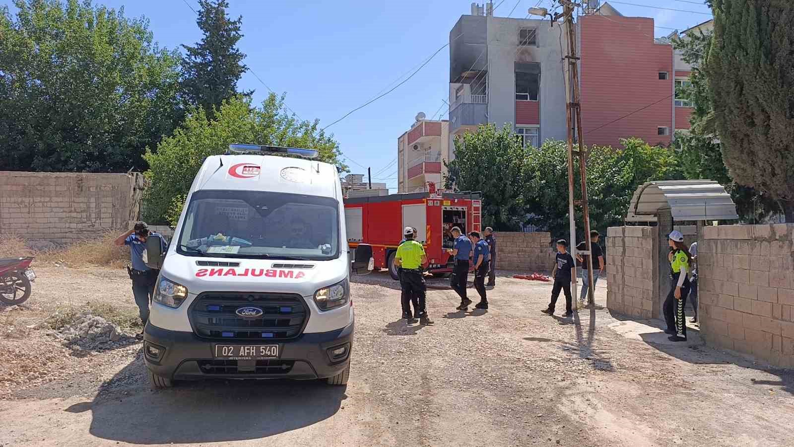 Adıyaman’da ev yangınında 1 kişi dumandan etkilendi