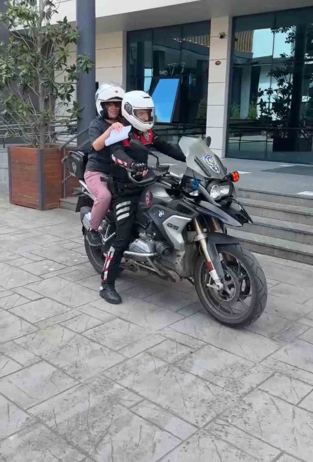 Sınava yetişemeyen adayın imdadına polis yetişti