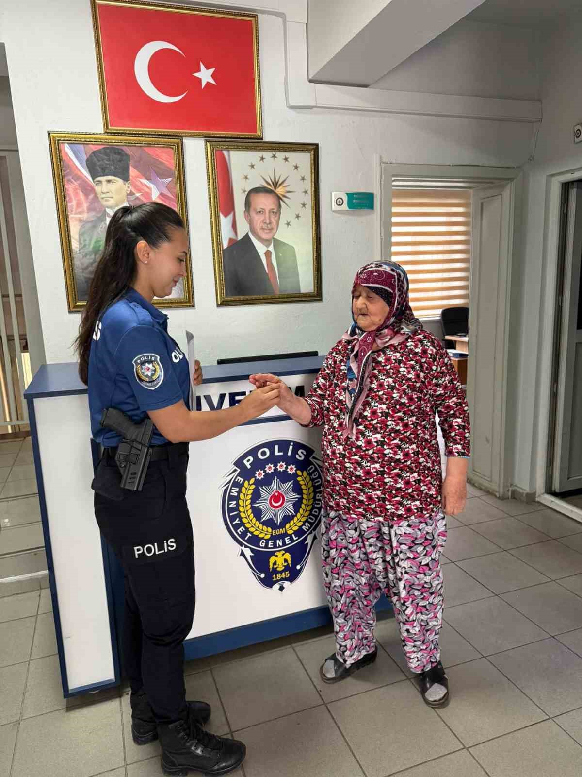 Kaybettiği altın bileziğine polis ekipleri sayesinde kavuştu