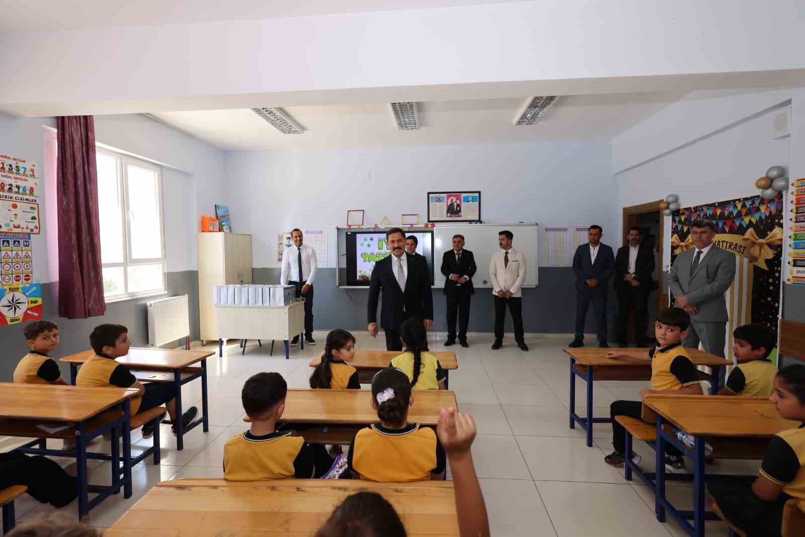 Hatay&rsquo;da 368 bin 320 &ouml;ğrenci karne heyecanı yaşadı
