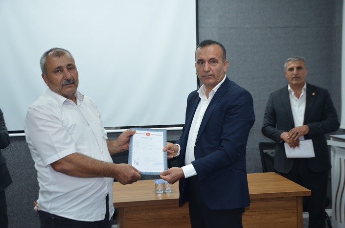 Bulanık&rsquo;ta baraj suları altında kalan k&ouml;y&uuml;n hak sahiplerine 18 yıl sonra tapuları teslim edildi