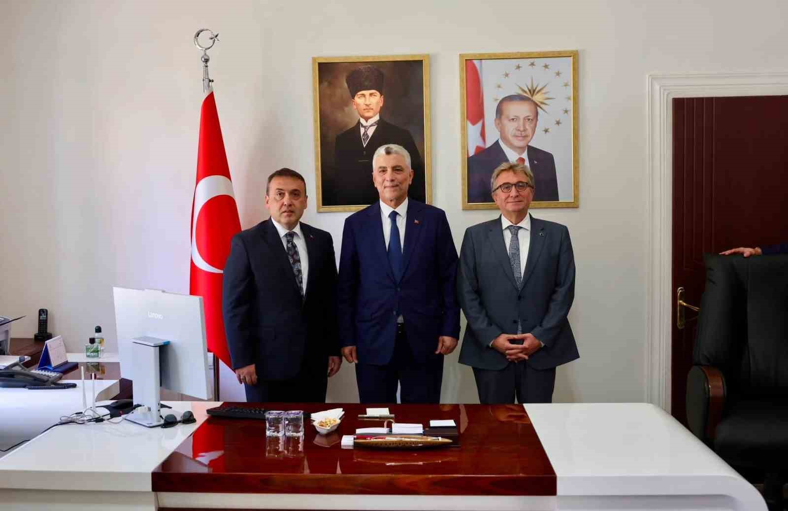 Bakan Bolat, Bozüyük Kaymakamlığını ziyaret etti