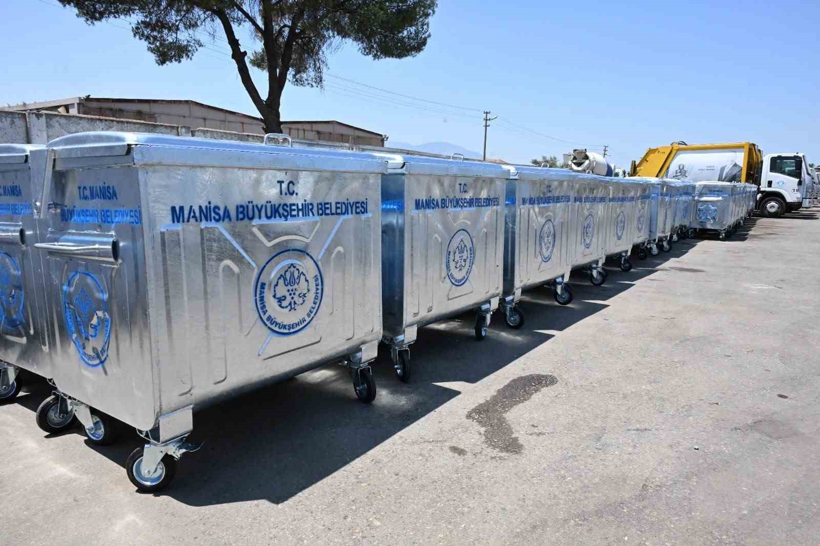 Temiz Manisa için 17 ilçeye konteyner desteği