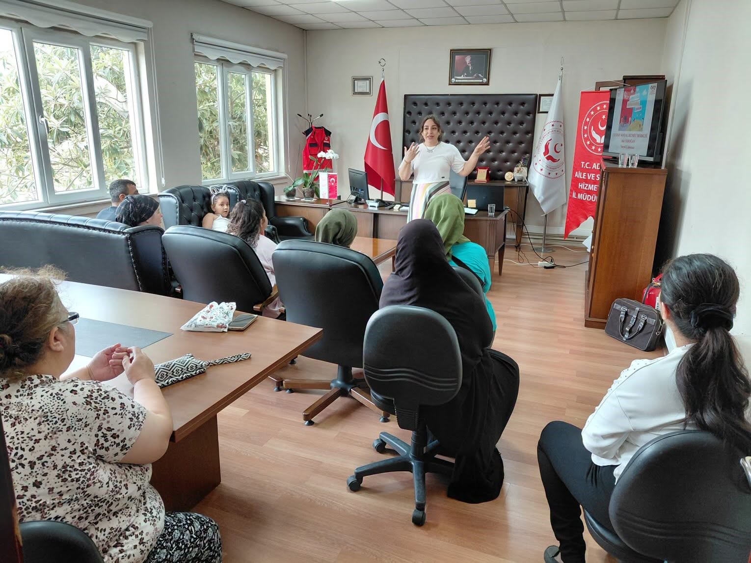 Adana’da ’Engelli Evde Bakım Hizmeti’nden faydalanan ailelere eğitim