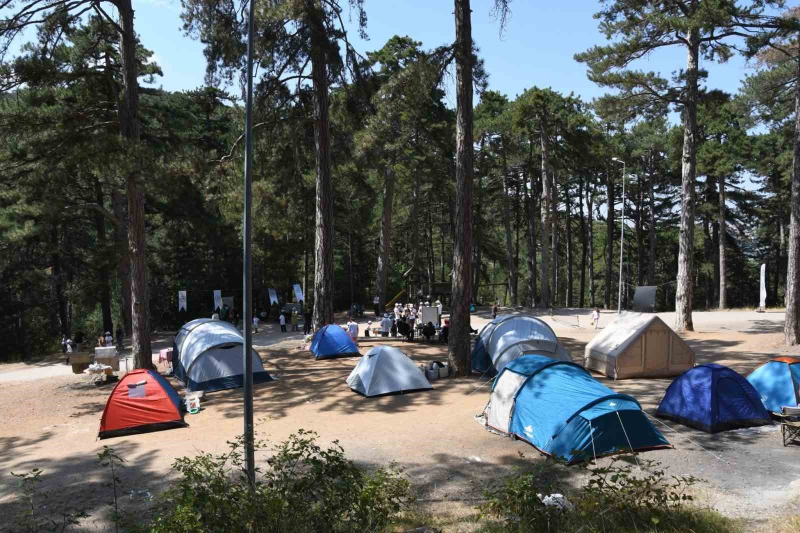 Kütahya’da aileler Çamlıca Tabiat Parkı’nda doğayla buluştu