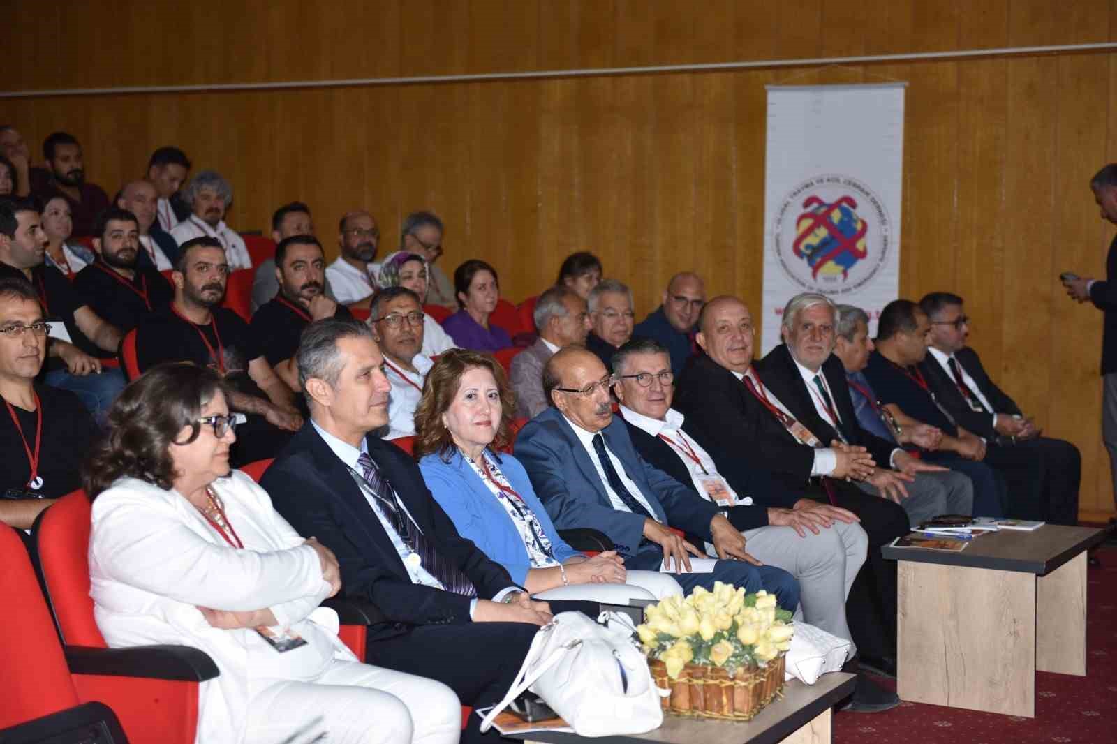 Diyarbakır’da "Abdominal Sepsis ve Açık Karın Yönetimi" sempozyumu düzenlendi