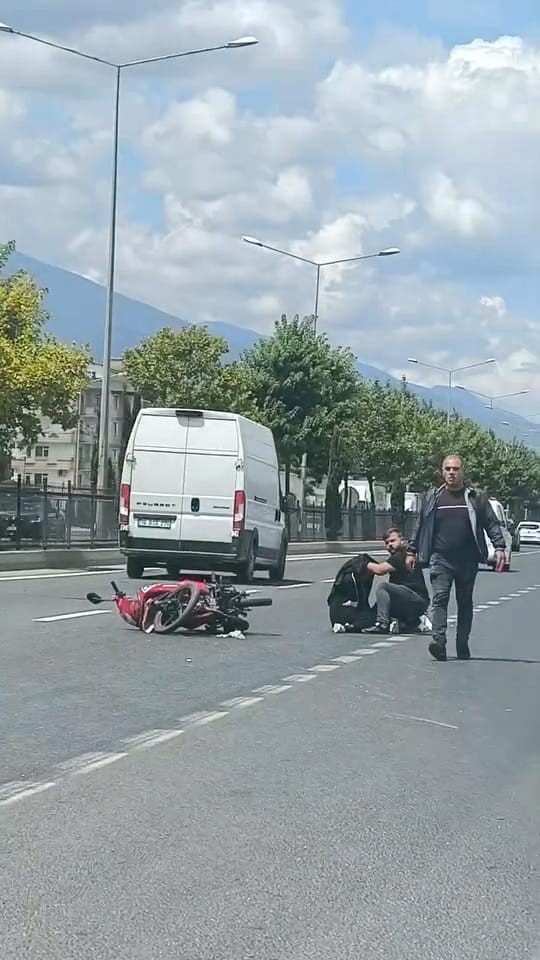 Bursa İnegöl’de otomobil motorsiklete çarptı:2 yaralı