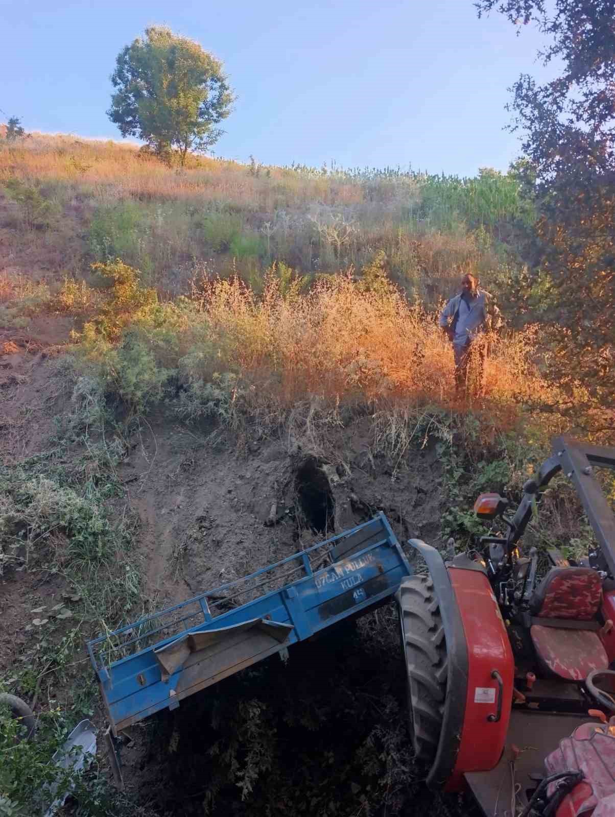 Traktörü durdurmak isterken hayatından oldu