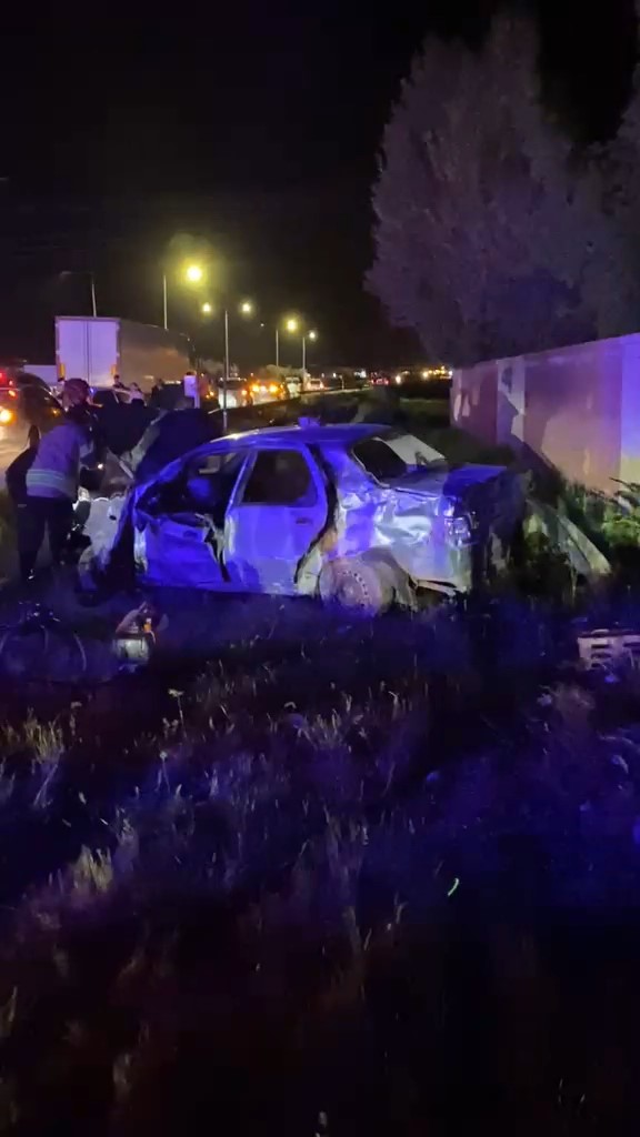 Muş&rsquo;ta aynı otomobilde bulunan 4 kız kardeş kaza ge&ccedil;irdi: 1 &ouml;l&uuml;
