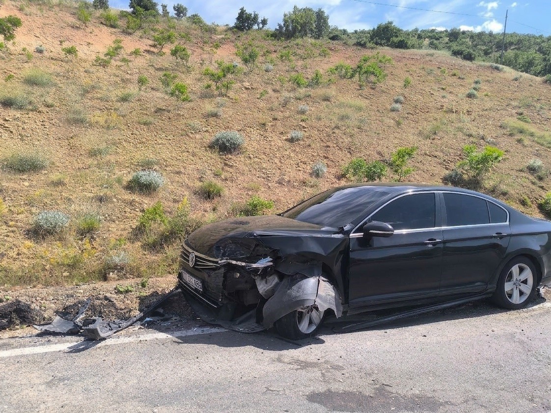 Gercüş’te otomobiller kafa kafaya çarpıştı: 1 yaralı