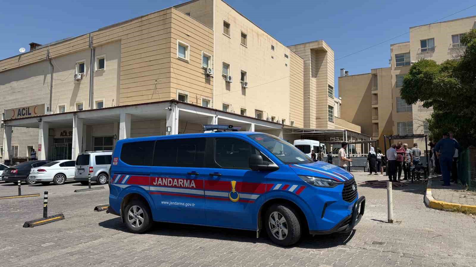 D&uuml;zce&rsquo;deki fındık iş&ccedil;ilerini taşıyan patpat kazasında &ouml;len 4 kişiden 2&rsquo;si Siverek&rsquo;te defnedildi