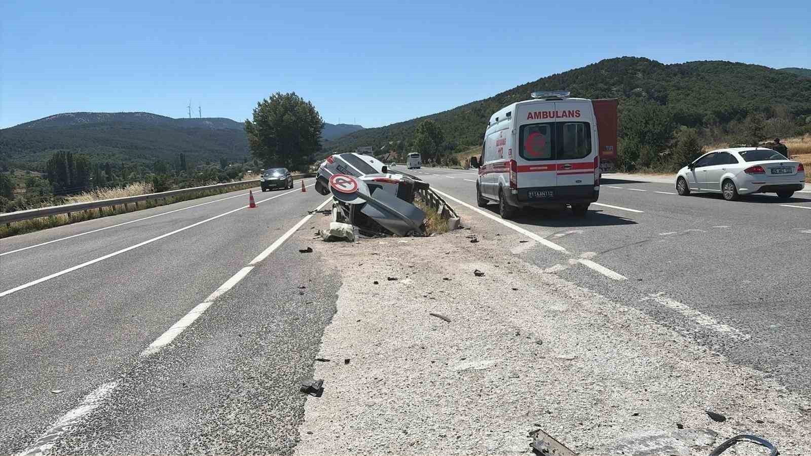 Sollamaya çıkan iki otomobil çarpıştı: 4 yaralı