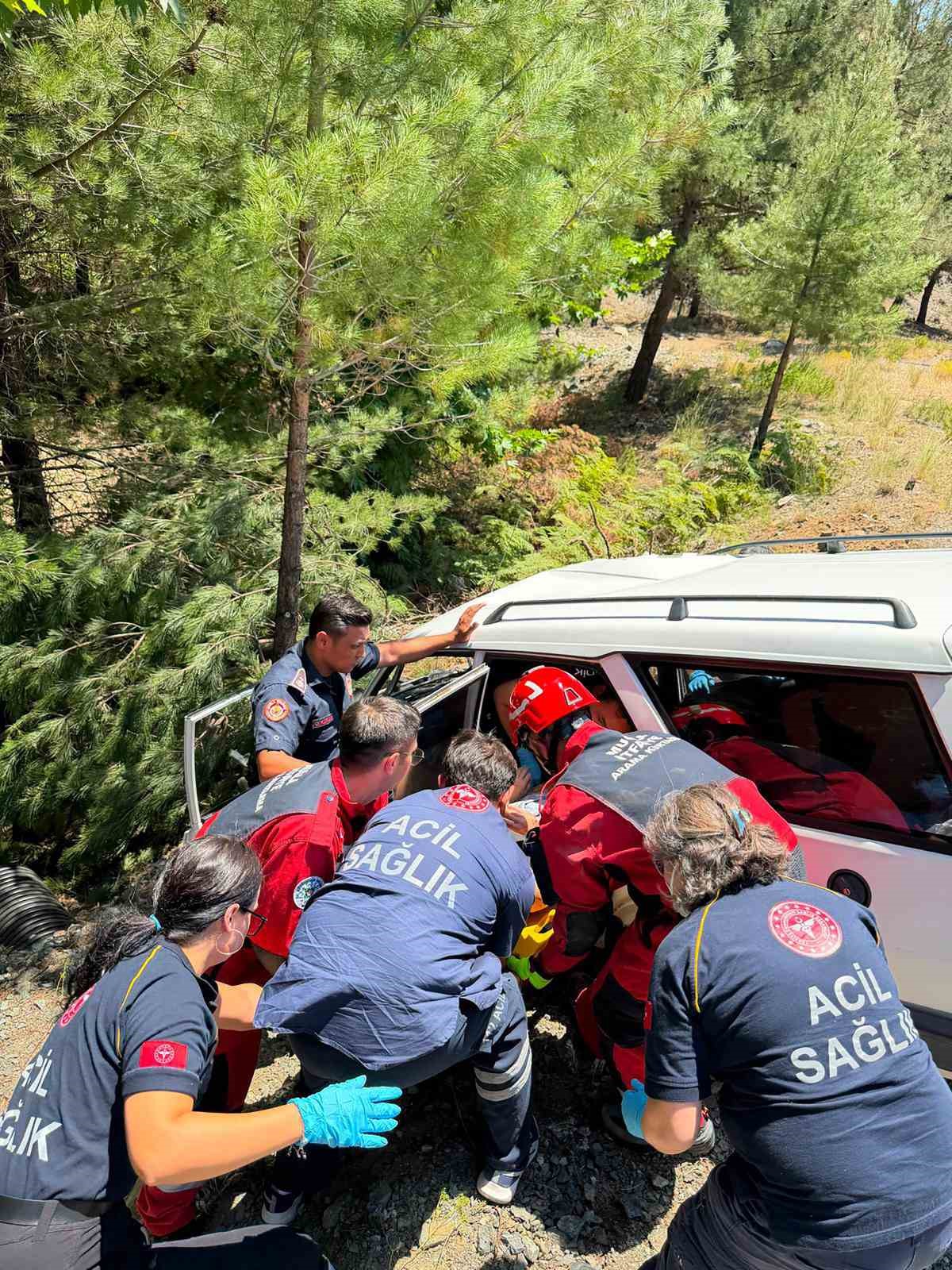 Muğla-Denizli karayolunda kaza: 2 yaralı