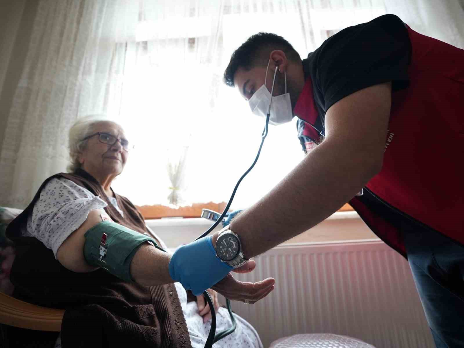 Denizli’de 2 yılda 275 bin kez evde bakım ve sağlık hizmeti verildi