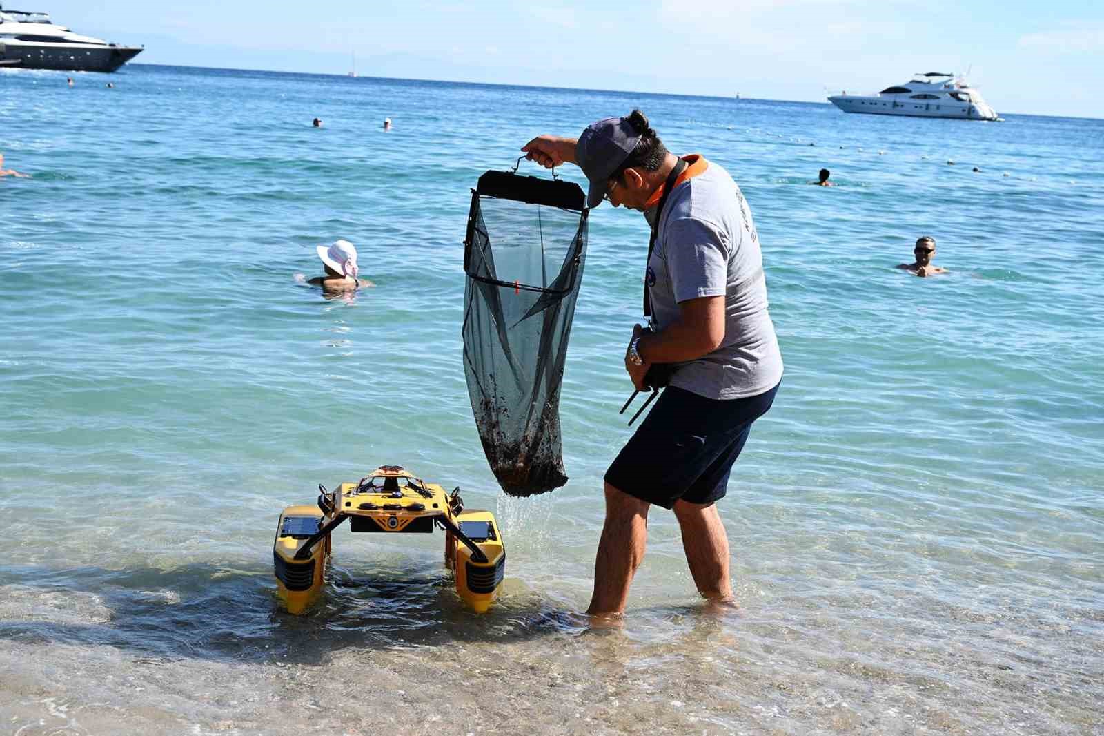 Kemer koylarında "&Ccedil;&ouml;p Kapar" ile temizlik &ccedil;alışmaları başladı