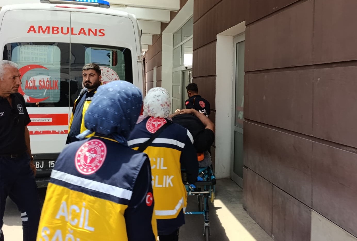 Devrilen kamyonun sürücüsü yaralandı