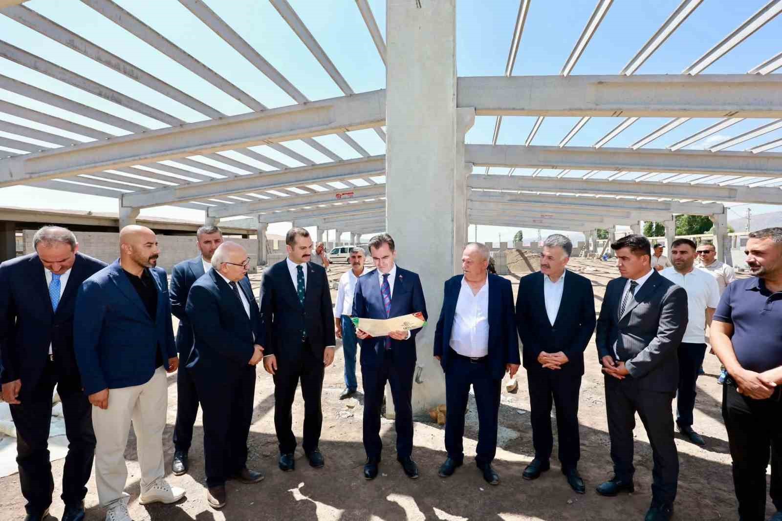 Bitlis Valisi Karakaya G&uuml;roymak&rsquo;ta incelemelerde bulundu