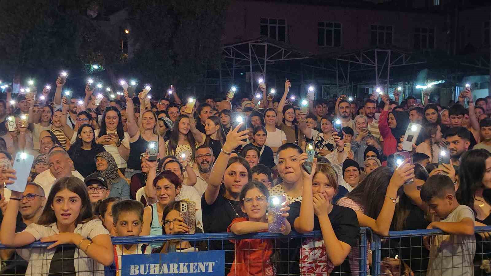 Buharkent’te festival coşkusu Eypio ile sürdü
