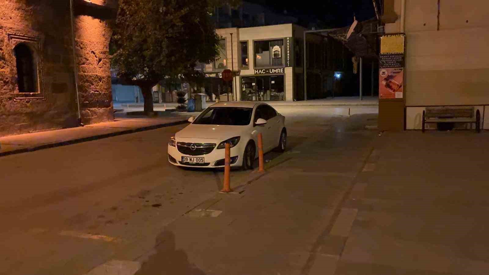 Alkoll&uuml; yakalanan s&uuml;r&uuml;c&uuml;, ekiplere &lsquo;abartmayın&rsquo; diyerek &ccedil;ıkıştı