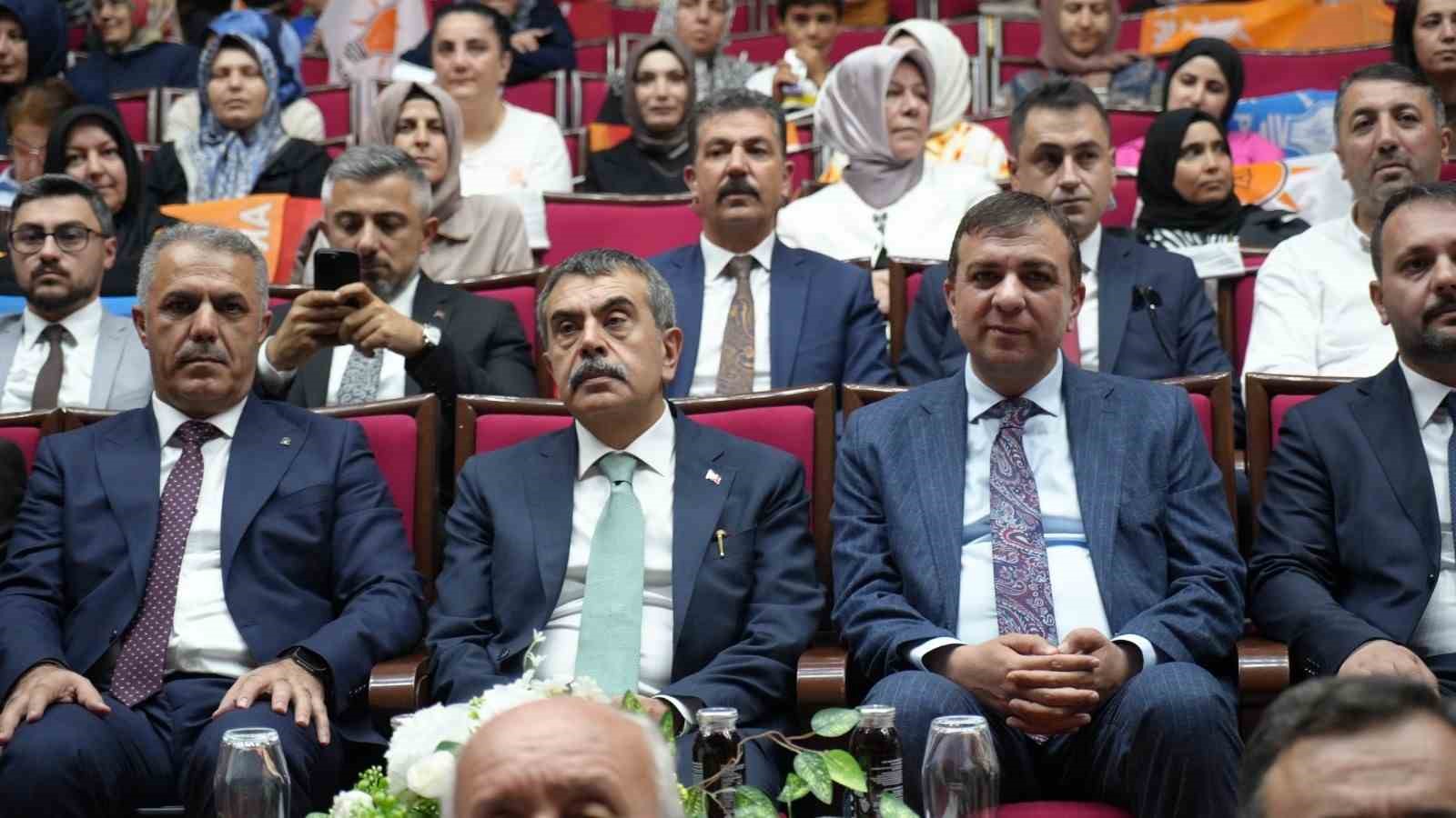Bakan Tekin: "Bu sorunu çözecek bir iradeyi bir daha göremeyebiliriz"