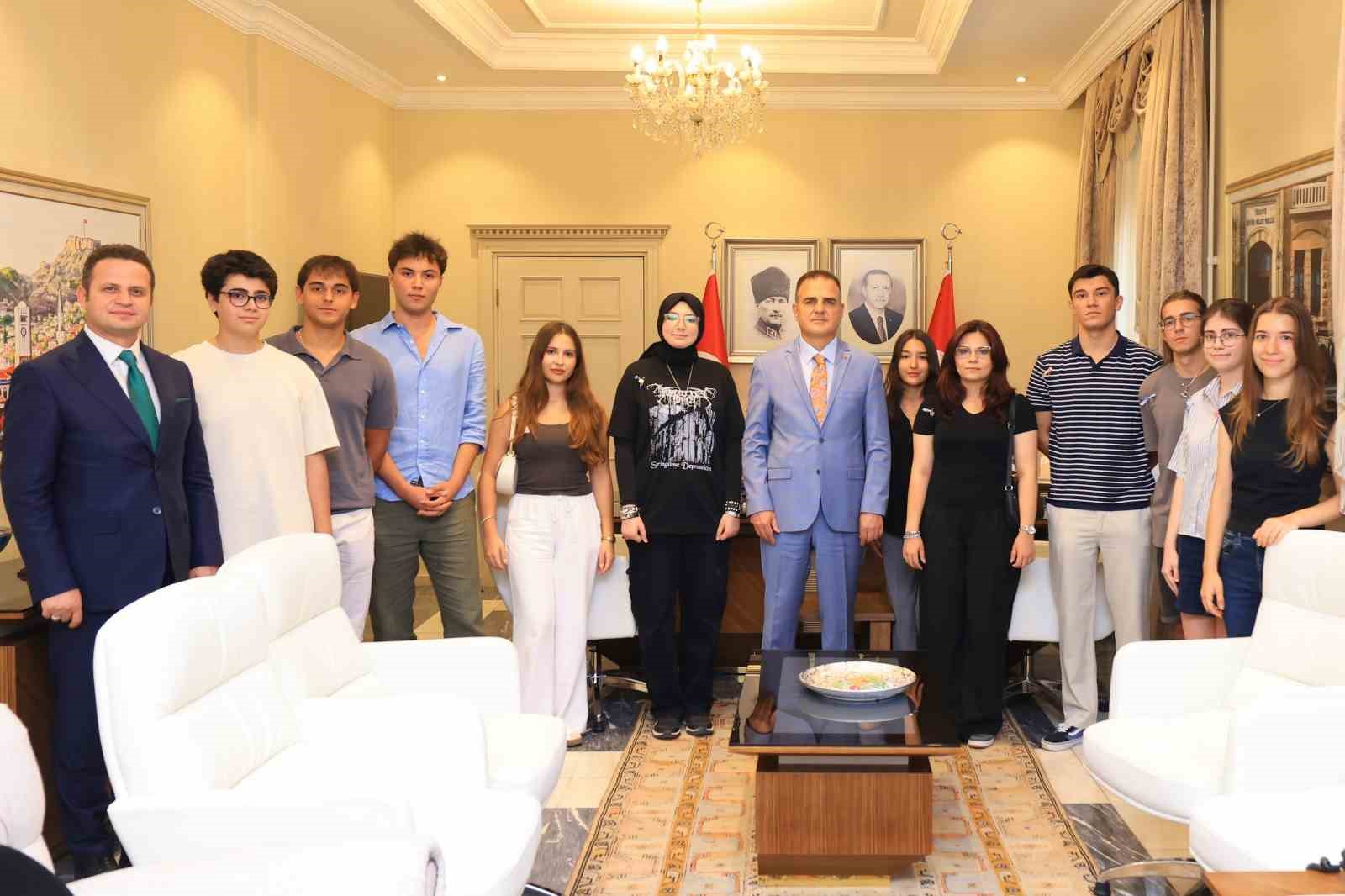 Vali Akbıyık: Türkiye Yüzyılı başarılı gençlerimizin sayesinde inşa edilecek