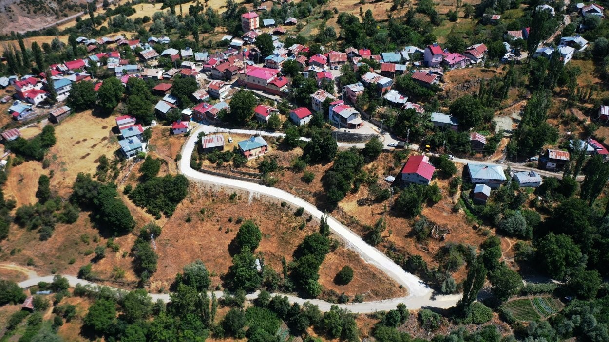 Ordu&rsquo;nun kırsalında beton yol &ccedil;alışmaları s&uuml;r&uuml;yor