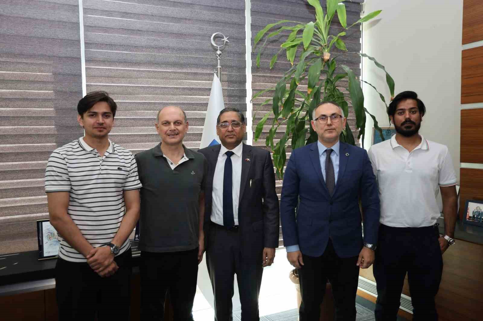 Körfez ve İslamabad arasında protokol