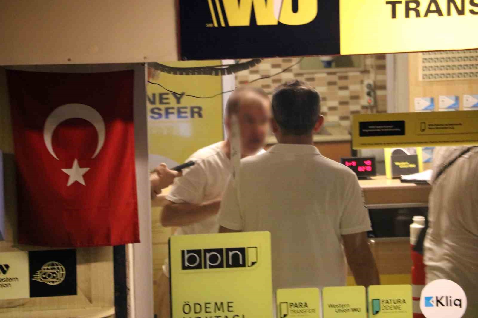 Alanya&rsquo;da d&ouml;viz b&uuml;rosuna silahlı ve maskeli soygun girişimi