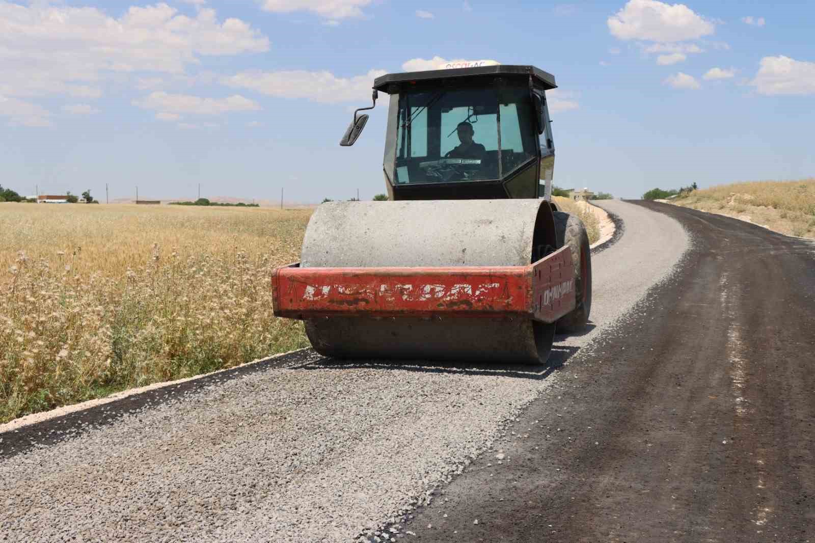 Eyyübiye kırsalında yol standardı yükseliyor