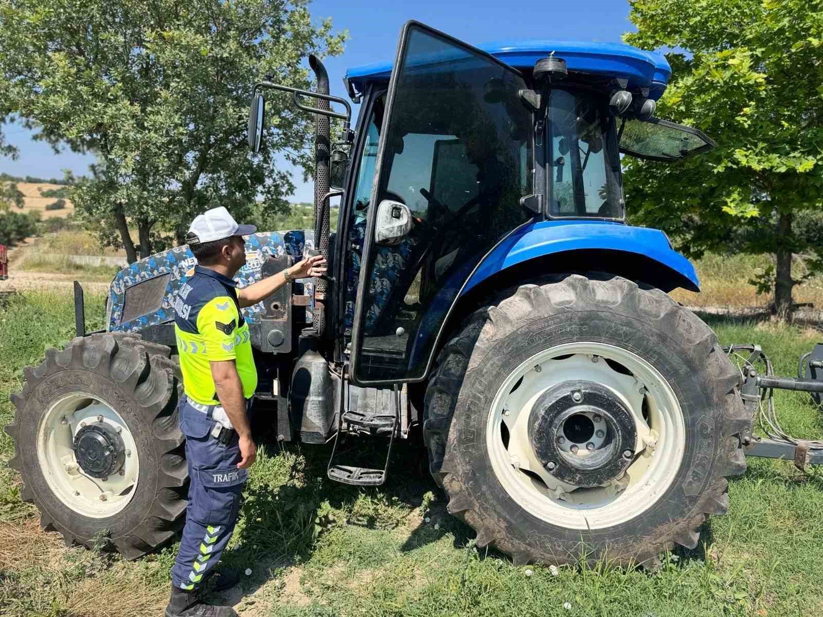 Jandarmadan çiftçilere trafik ve yangın uyarısı