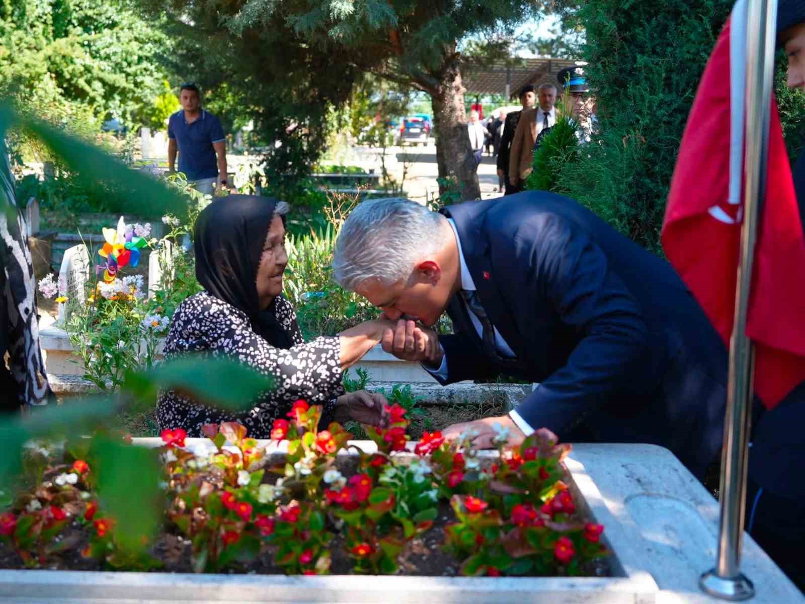 15 Temmuz şehidi Ufuk Baysan kabri başında anıldı