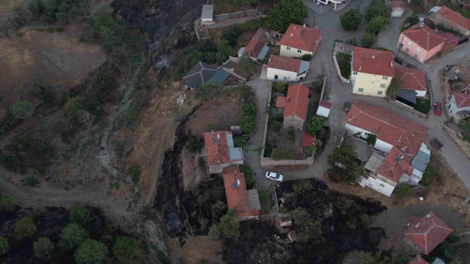 Tıfıllar K&ouml;y&uuml;&rsquo;ndeki yangının boyutu g&uuml;n ağırınca ortaya &ccedil;ıktı