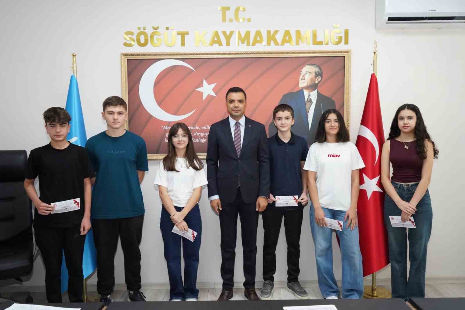 LGS başarısı g&ouml;steren &ouml;ğrenciler &ouml;d&uuml;llendirildi