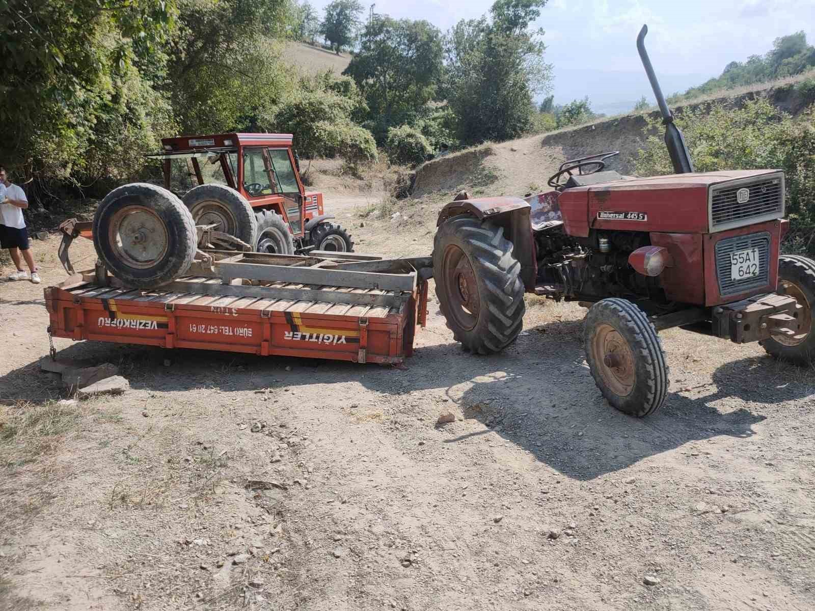 Trakt&ouml;r r&ouml;morku devrildi: 1 &ouml;l&uuml;, 3&rsquo;&uuml; &ccedil;ocuk 7 yaralı