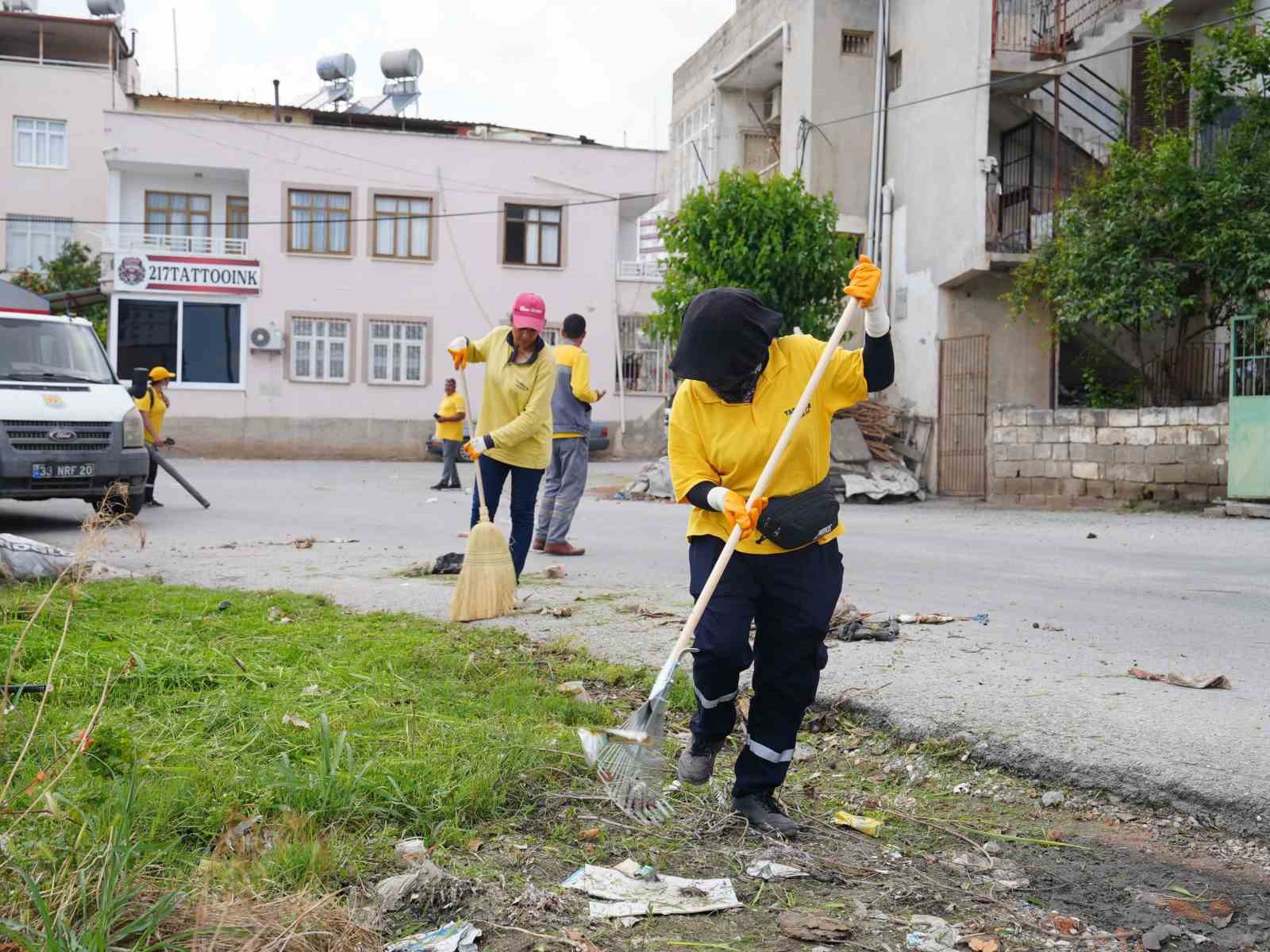 Tarsus’ta bayram öncesi mahallelerde yoğun temizlik mesaisi