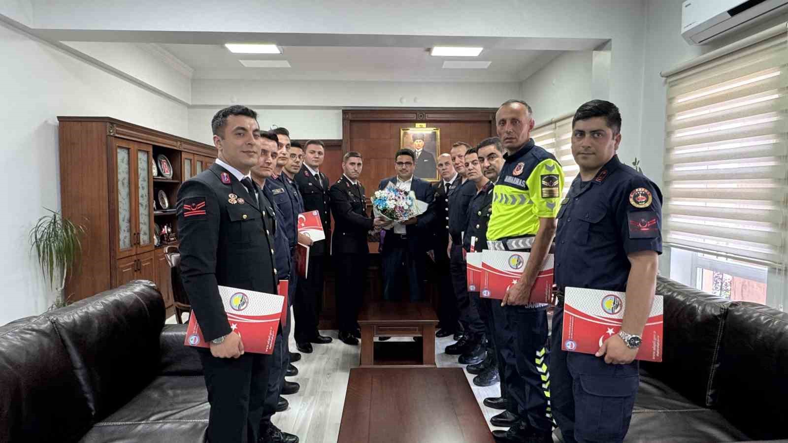 Başarılı jandarma personellerine başarı belgesi