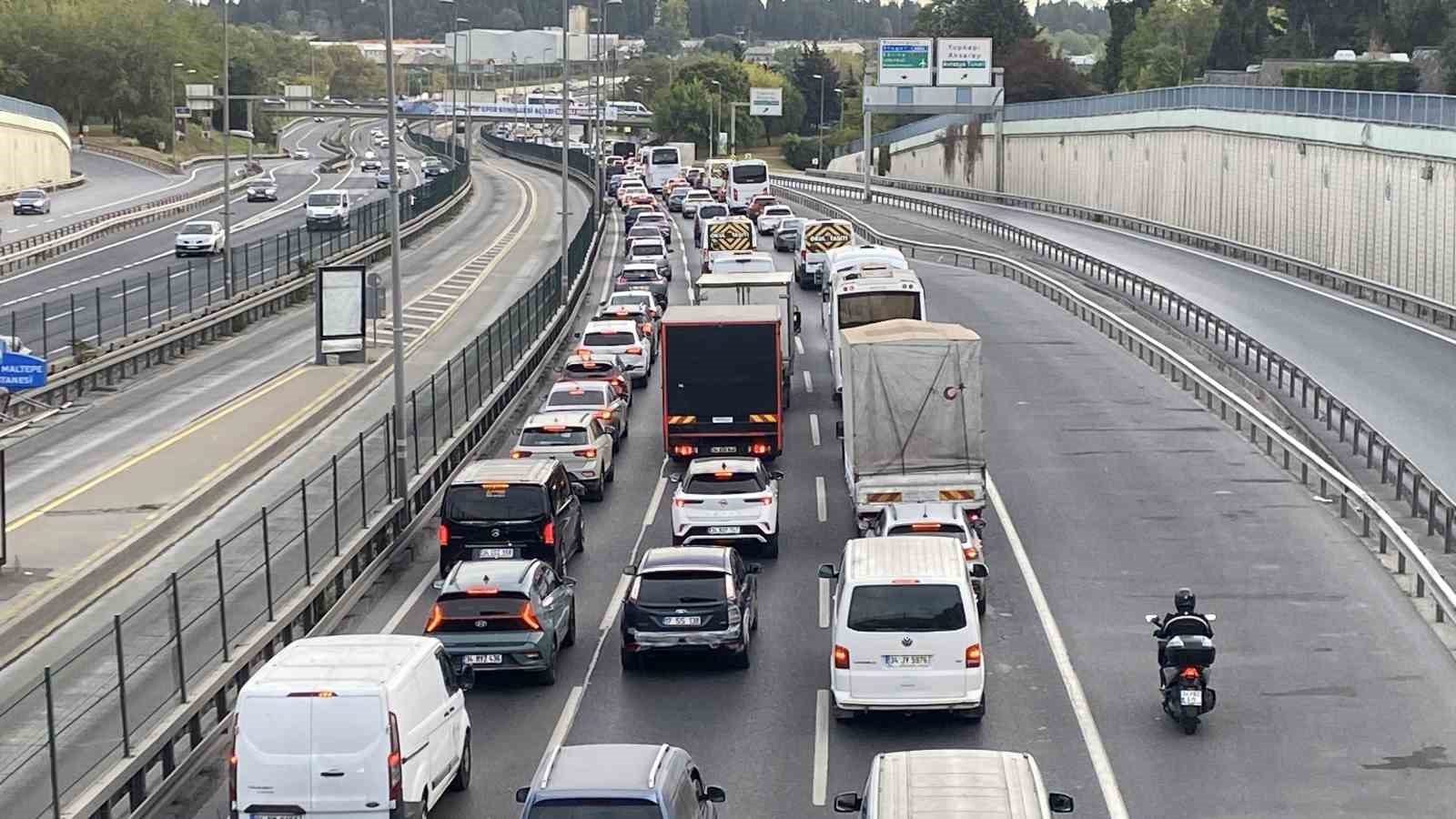 İstanbul’da trafik yoğunluğu okulların ikinci gününde arttı