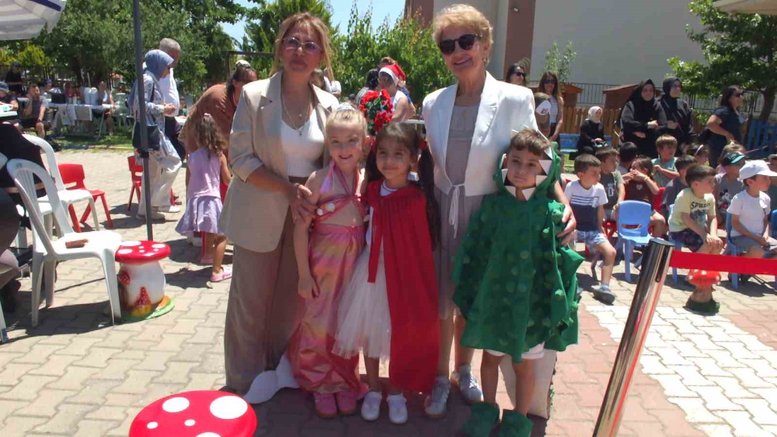 Balıkesir’de miniklerin geri dönüşüm defilesi ilgi gördü