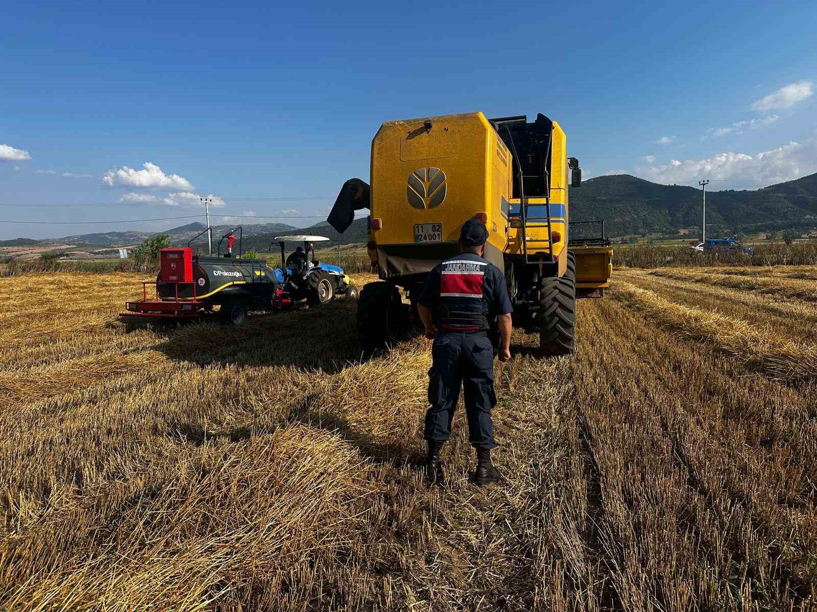 Bilecik’te biçerdöver operatörlerine yangın eğitimi