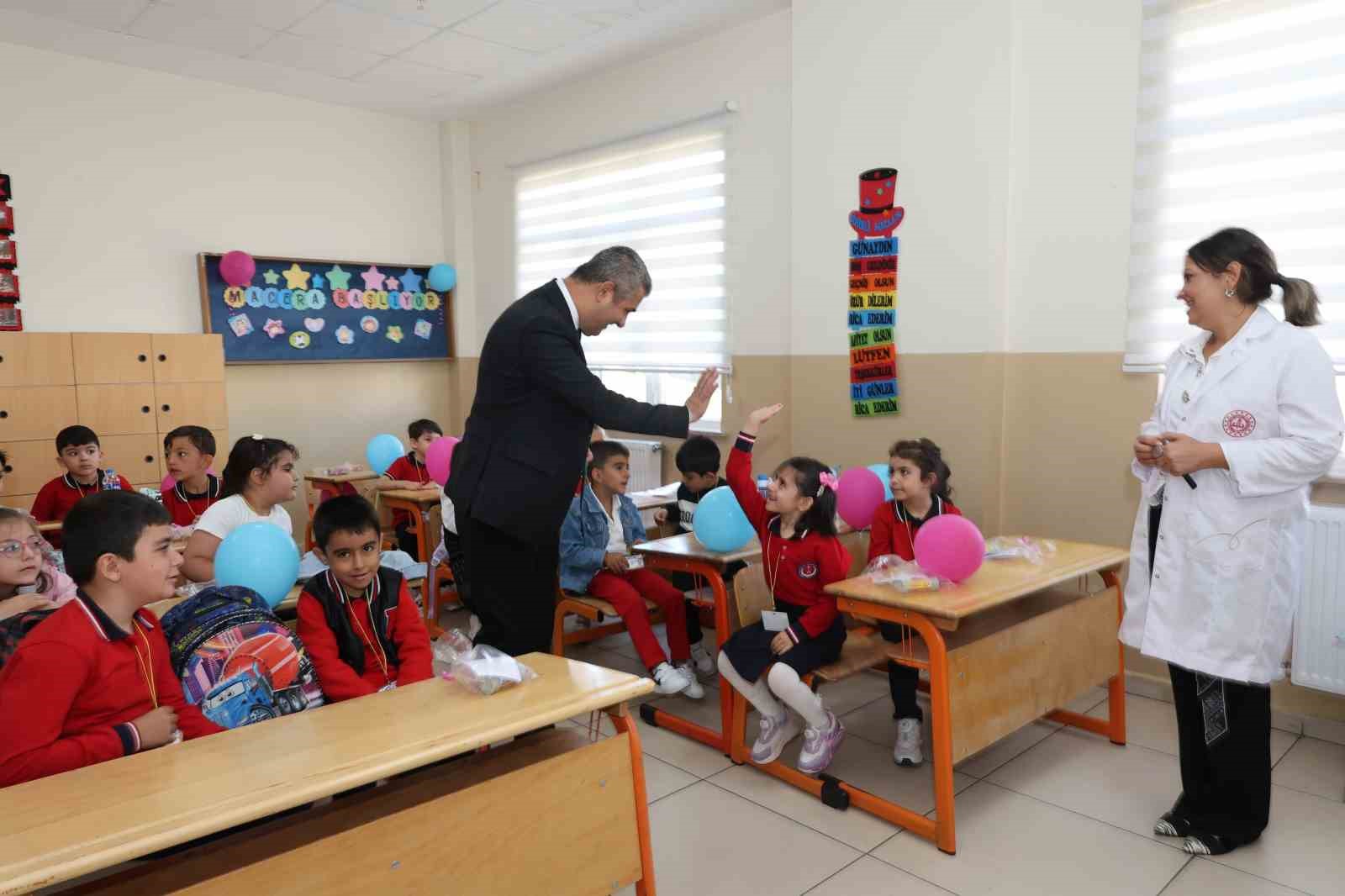 Uyum Haftasında minik öğrencilerin heyecanına ortak oldular