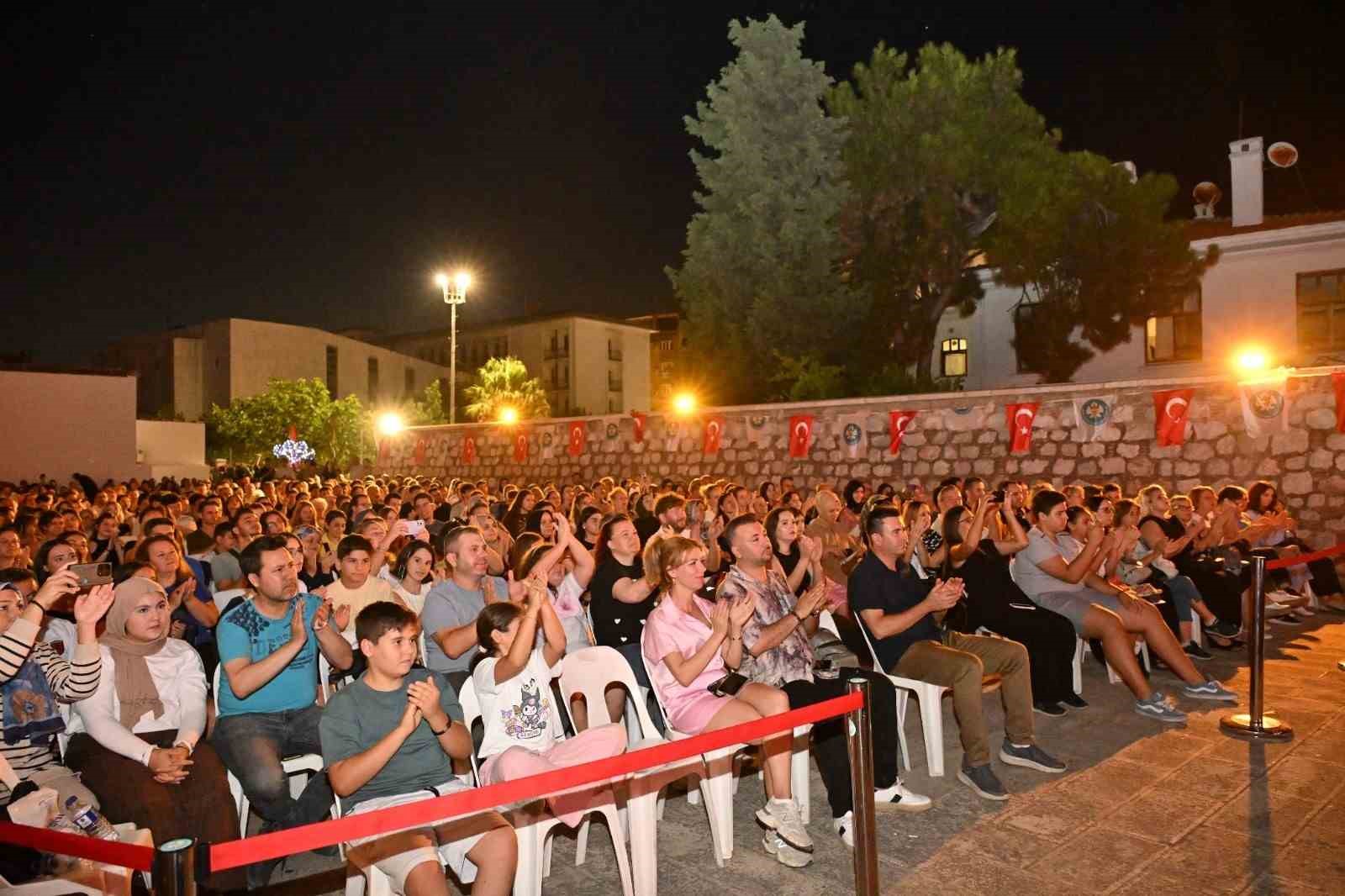 Konservatuvar öğrencilerinden sanat dolu final gecesi